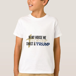 Camiseta Paródia Divertida “Nós Worship Cristo E Trump”