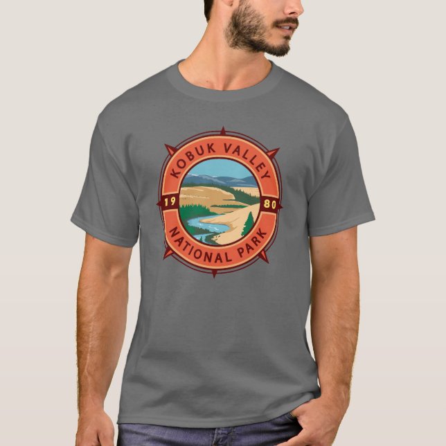 Camiseta Parque Nacional do Vale do Kobuk - Emblem Retro Co (Frente)