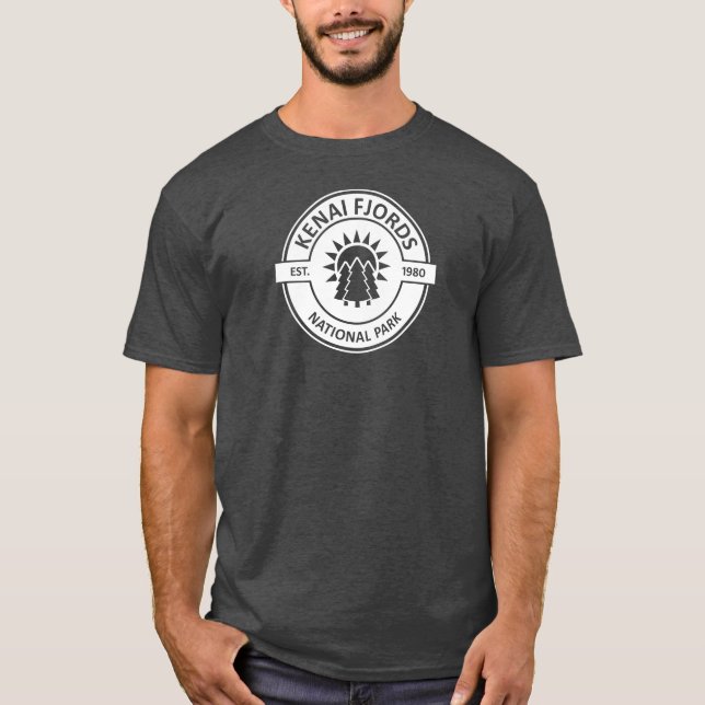 Camiseta Parque Nacional Kenai Fjords Árvores ao Sol (Frente)