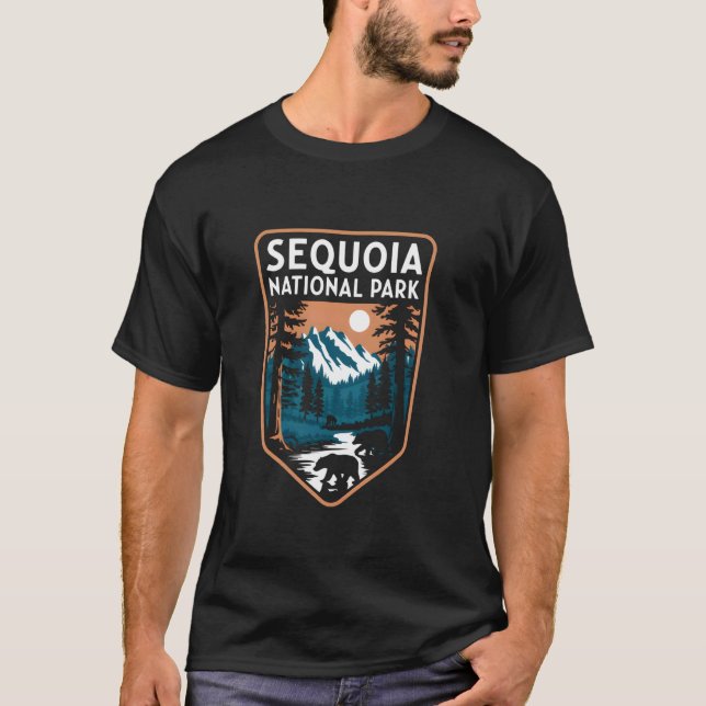 Camiseta Parque Nacional Sequoia Montanha Urso Árvore Sequo (Frente)