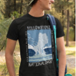 Camiseta Parque Nacional Yellowstone Velho Sofrida<br><div class="desc">Yellowstone Forest vetor trabalho de arte design. O parque tem canyons dramáticos,  rios alpinos,  florestas exuberantes,  primaveras quentes e geysers,  incluindo a mais famosa,  a Velha Fiel.</div>
