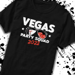 Camiseta Partido de Vegas 2022 - Viagem de Las Vegas 2022<br><div class="desc">Um presente de grupo para uma viagem de Las Vegas 2022 para uma festa na Las Vegas Strip. Excelente para uma despedida de solteiro em Vegas, esquadrão noivo, noiva em Vegas, festa de solteira, festa de casamento, véspera de Ano Novo ou viagem de meninas a Vegas para as férias de...</div>