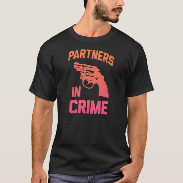 Camiseta Partners - dentro - o crime (Frente)