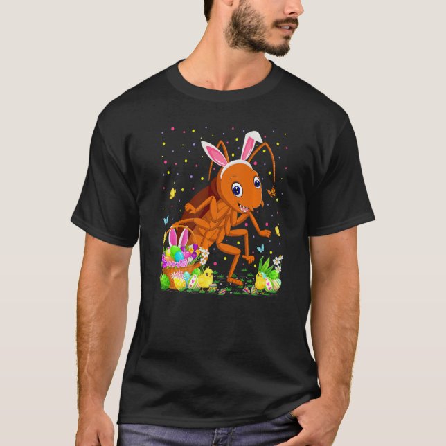 Camiseta Páscoa Barata Coelho Ovo Caçando Barata (Frente)