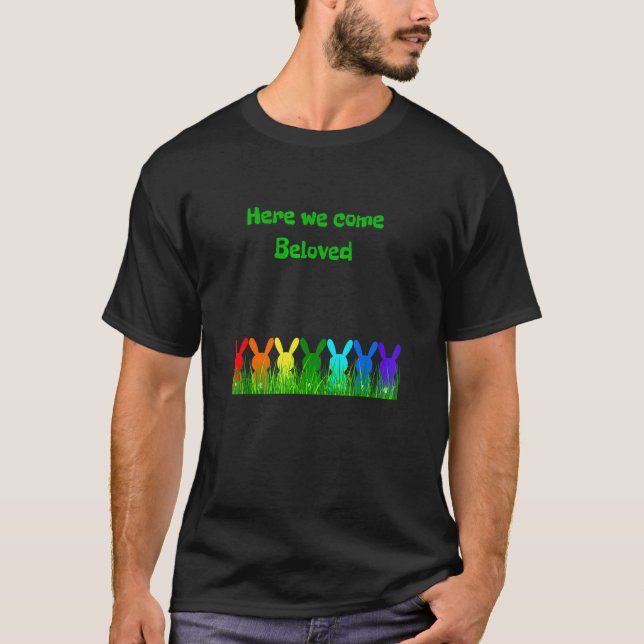 Camiseta Páscoa Com Arco-Íris Com Miras Curtas (Frente)