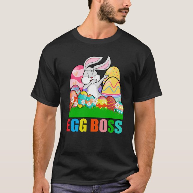 Camiseta Páscoa De Chefão De Ovo Borrando Coelhinhos Bebês  (Frente)