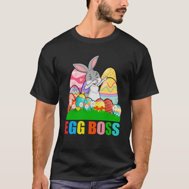 Camiseta Páscoa De Chefão De Ovo Borrando Coelhinhos Bebês  (Frente)