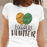 Camiseta Páscoa Pun Funny Eggspert Hunter Citação Humorísti<br><div class="desc">Crianças adorariam essa camisa branca de Páscoa giro, com ovos coloridos, dizendo "Caçador Eggspert". Faz um belo presente para a família e os amigos.</div>