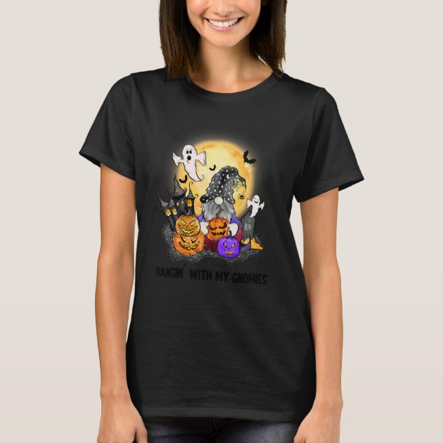 Camiseta Passando o Dia Com Meus Gnomos Noite Assustadora d (Frente)