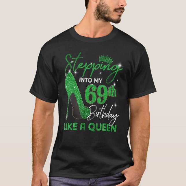 Camiseta Passando Para O Meu 69º Aniversário Oferece Às Mul (Frente)