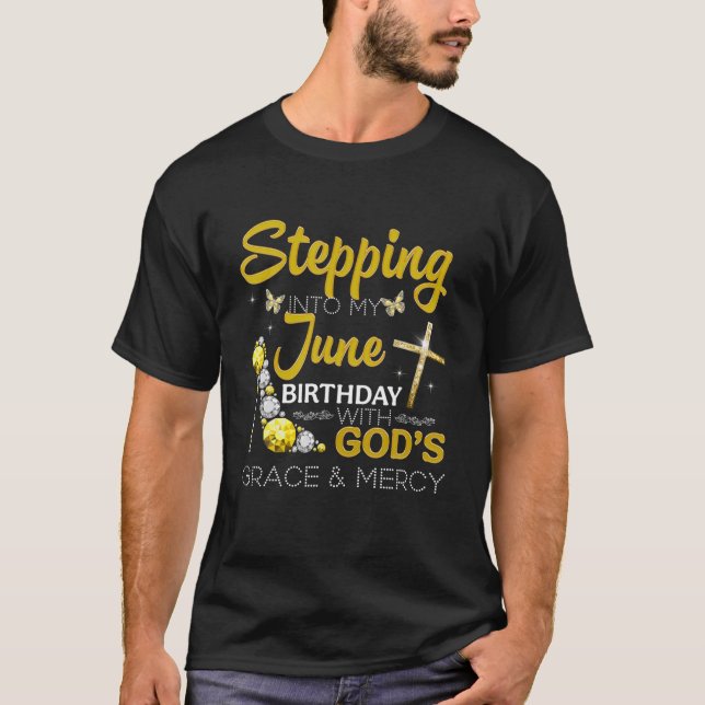 Camiseta Passando para o meu aniversário de junho com a gra (Frente)