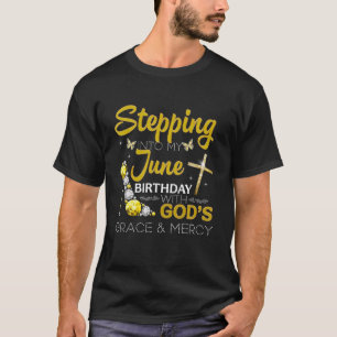 Camiseta Passando para o meu aniversário de junho com a gra