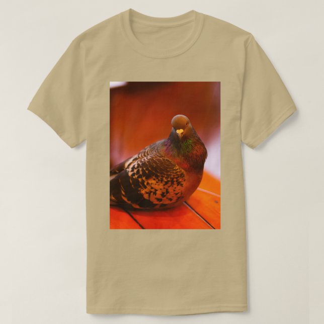 Camiseta PÁSSARO DE PIGÃO COM FOME À ESPERA DE UMA Fotograf (Frente do Design)
