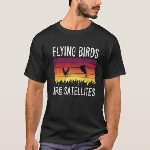 Camiseta Pássaros não são verdadeiros satélites voadore