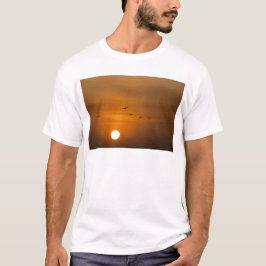 Camiseta Pássaros voando no pôr do sol