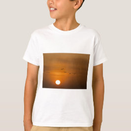 Camiseta Pássaros voando no pôr do sol