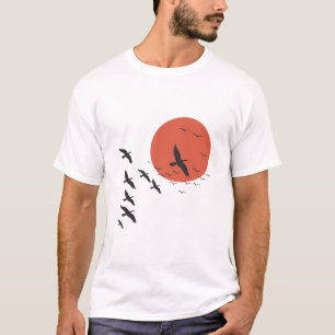 Camiseta Pássaros Voando Sobre o Sol