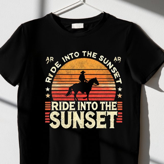 Camiseta Passear na T-Shirt por pôr do sol (Criador carregado)