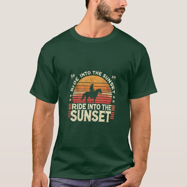 Camiseta Passear na T-Shirt por pôr do sol (Frente)