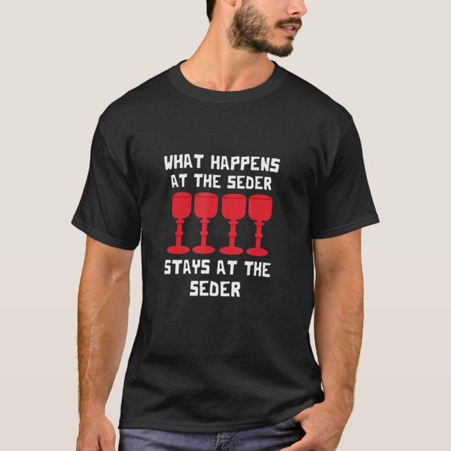 Camiseta Passover What Happens At Seder Matzah Jewish Holid (Frente)