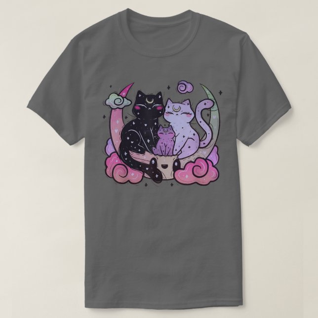 Camiseta Pastel Goth Clothing Creepy CAt Family on Moon  (Frente do Design)