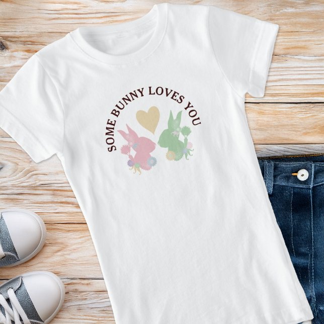 Camiseta Pastel rosa e coelhos verdes com personagem cardía (Criador carregado)