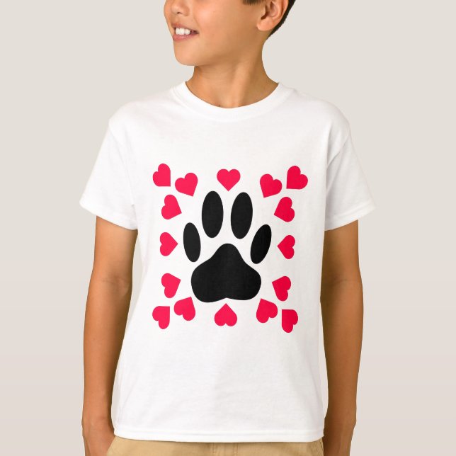 Camiseta Pata Negra De Cão Impressa Com Formas Cardíacas (Frente)