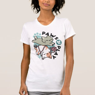 Camiseta Patas e Brincadeiras – Ilustração de Gato Adorável