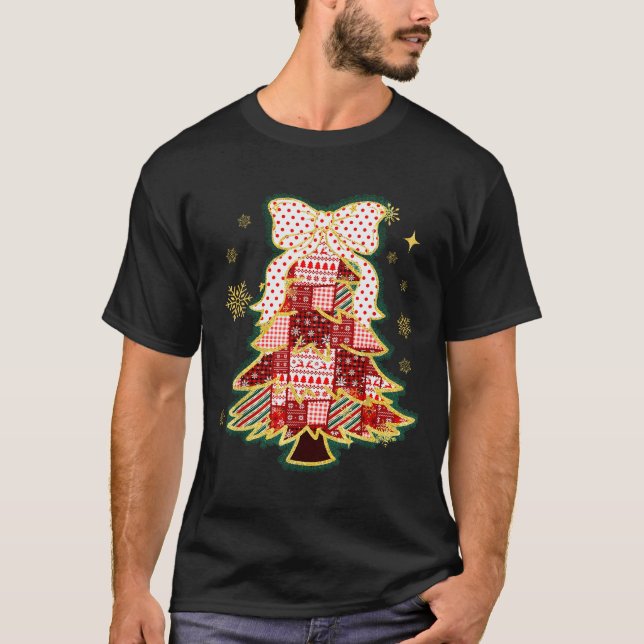 Camiseta Patchwork Christmas Tree Coquette Bow Xmas Holiday (Frente)