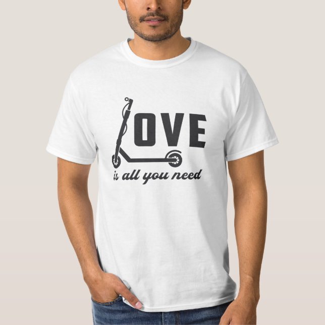 Camiseta Patinete Driver Love É Tudo O Que Você Precisa De  (Frente)
