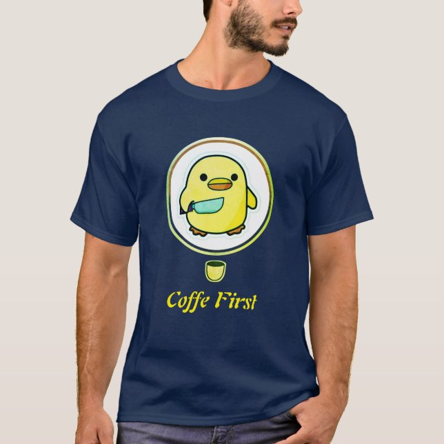 Camiseta Pato Café Primeiro – Conceito de Humor Matinal Div (Frente)