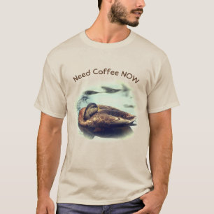 Camiseta Pato Sonolento Precisa De Café Engraçado