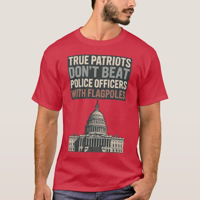 Camiseta Patriotas Verdadeiros Não Batem em Policiais (Frente)