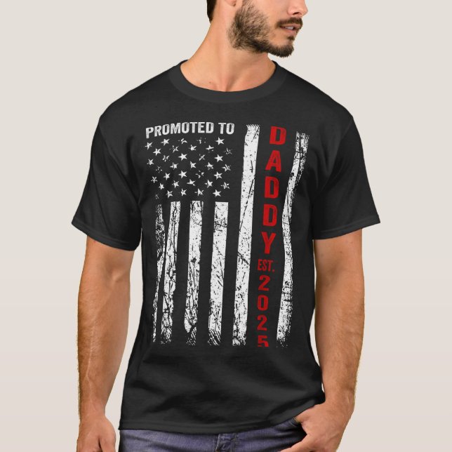 Camiseta Patriotic Dad Promoted To Daddy Est 2025 New Dad 2 (Frente)