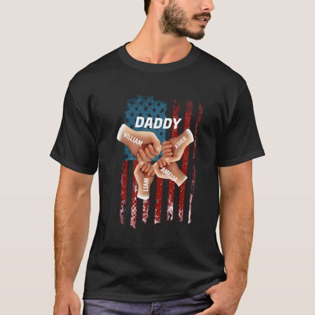 Camiseta Patriotic "Dad Squad" Fist-Bump Shirt (Frente)