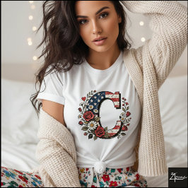 Camiseta Patriotic Floral Letter C Wreath Design
