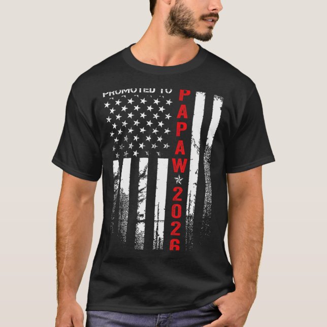 Camiseta Patriotic Mens Promoted To Papaw Est 2026 First Ti (Frente)