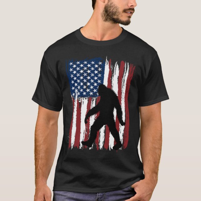 Camiseta Patriótico Bigfoot American Flag Funny 4 De Julho (Frente)