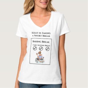 Camiseta Pausa na Confeitaria Senhora Relaxando com Vinho,