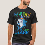 Camiseta PAW PAW Of The Baby Shark Birthday Brother Shark S<br><div class="desc">Tubarão De Aniversário,  Tubarão De Aniversário,  Garoto De Aniversário,  Tubarão De Aniversário,  Tubarão De Corda Familiar,  Tubarão,  PÁW PW Do Tubarão De Bebê</div>