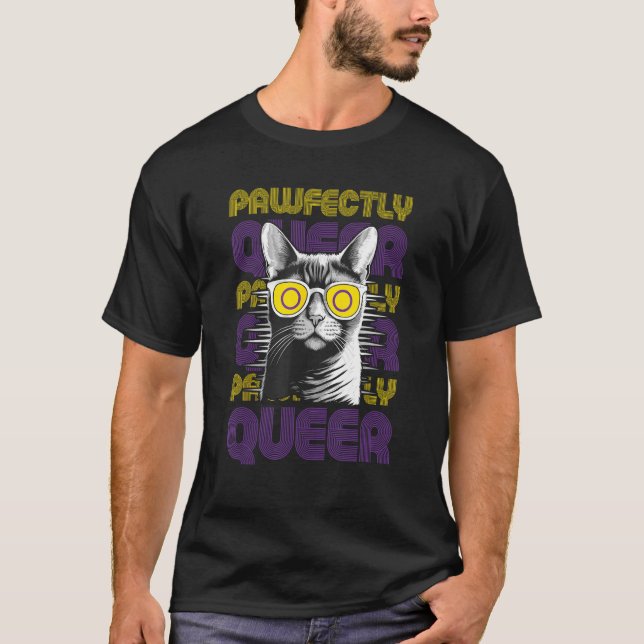Camiseta Pawfectly Queer  Cat With Sunglasses Intersex Prid (Frente)