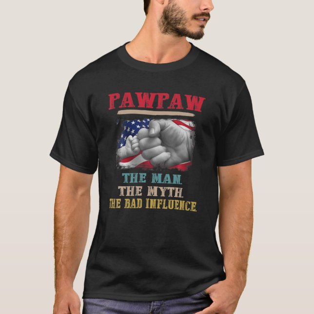 Camiseta Pawpaw O Homem O Mito A Má Influência Bandeira Gor (Frente)