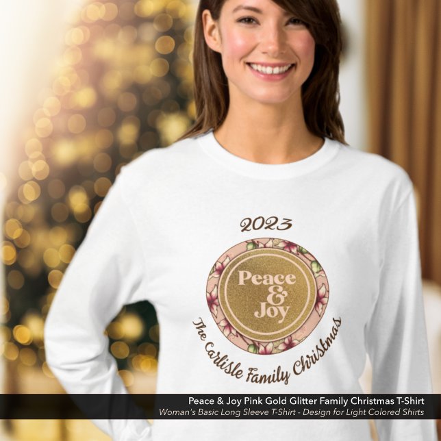 Camiseta Paz e alegria Nome Dourado da Família Rosa Natal (Peace & Joy, Pink and Gold Glitter Family Christmas T-Shirt with Name and Year.)