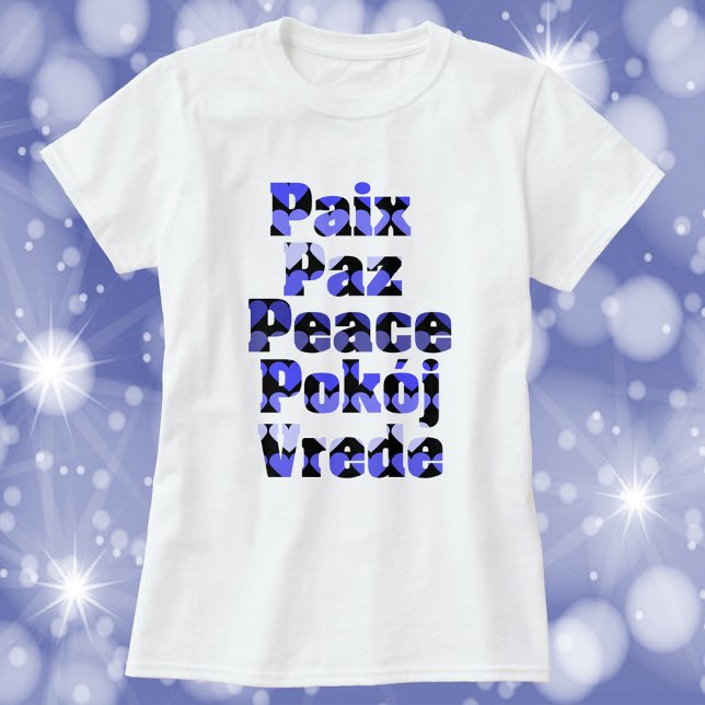 Camiseta Paz em Muitos Idiomas Corações Azuis (A tshirt that says peace in English, French, Spanish, Polish and Swedish in shades of blue.)