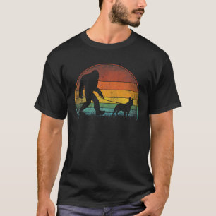 Camiseta Pé Grande Andando Francês Cachorro Sasquatch