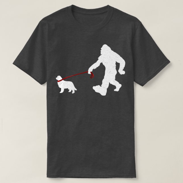 Camiseta Pé Grande Caminhando Com Cachorro Da Terra Nova Fu (Frente do Design)