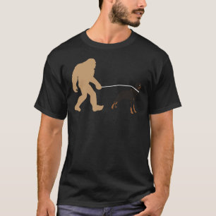 Camiseta Pé Grande Caminhando Com Cachorro Rottweiler