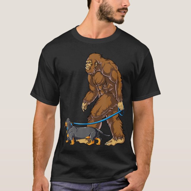 Camiseta Pé-Grande Cão Cachorro Passeando Engraçado Pássaro (Frente)