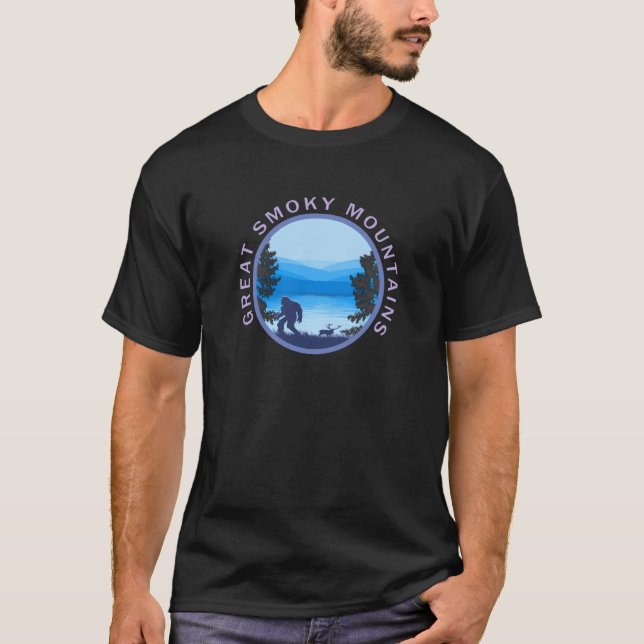 Camiseta Pé Grande das Grandes Montanhas Fumosas (Frente)