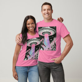 Camiseta Pé Grande e um OVNI no Cartão-Postal Florestal